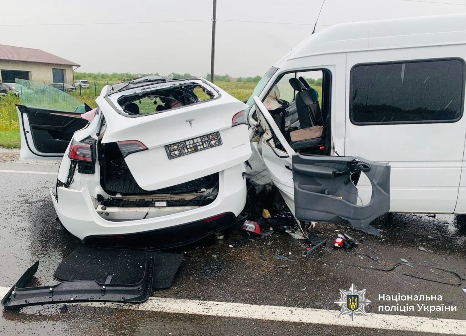 Tesla опинилася на зустрічці: деталі смертельної ДТП у Чукалівці (ФОТО)
