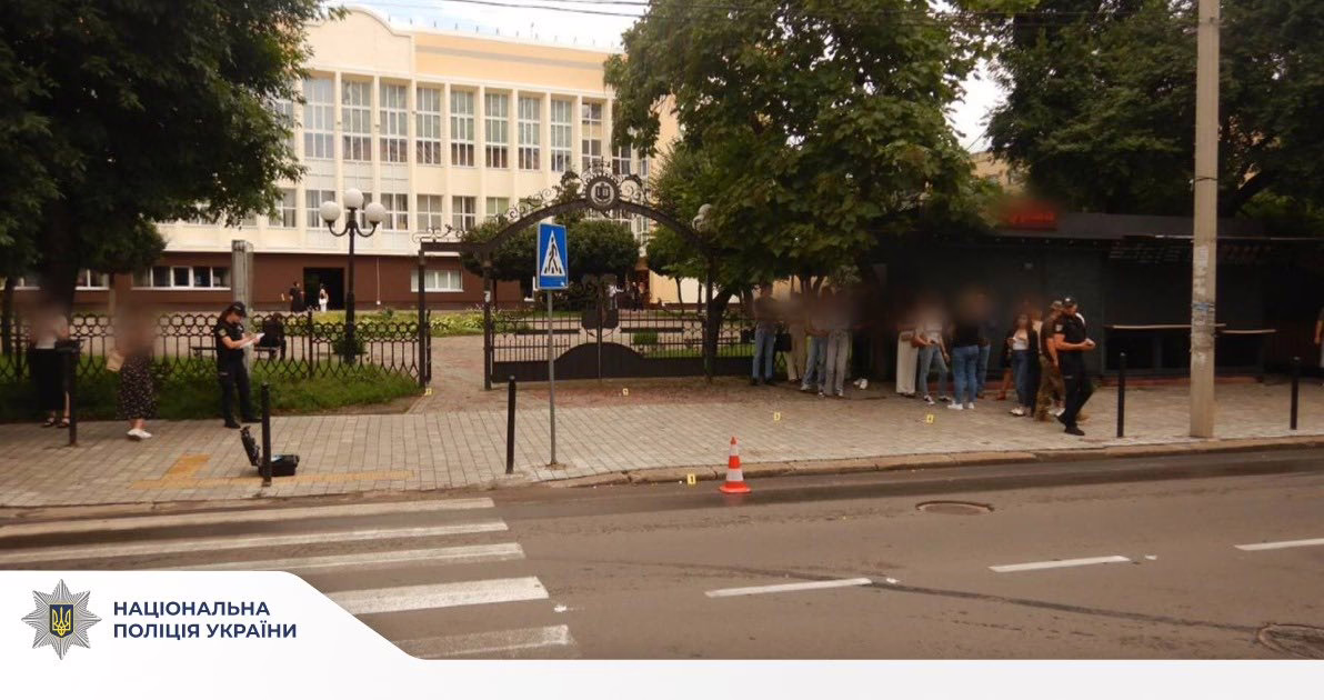 У Франківську троє хлопців за вечір пограбували і побили трьох перехожих. Банду затримали
