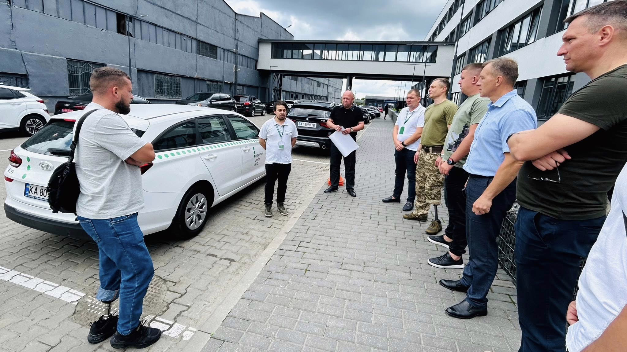 У Франківську презентували спеціальне авто для здачі водійських іспитів людьми з інвалідністю (ФОТО)