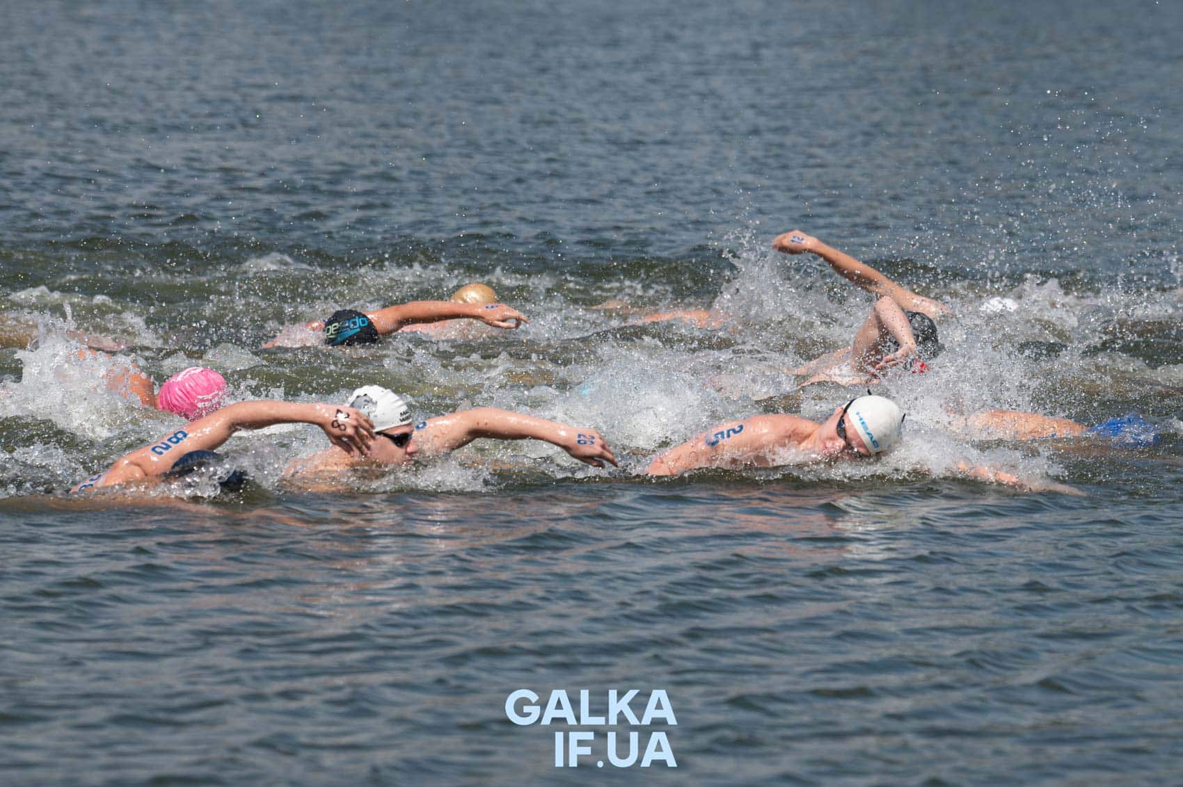 Замість моря — озеро: Франківськ вчетверте приймає чемпіонат України з плавання на відкритій воді (ФОТОРЕПОРТАЖ)