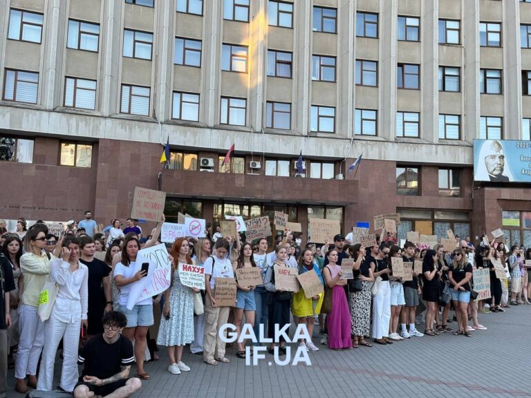 “Він як завжди з нарадою, а не з народом!”: що думають франківці про реакцію Марцінківа на акцію проти закону 12414