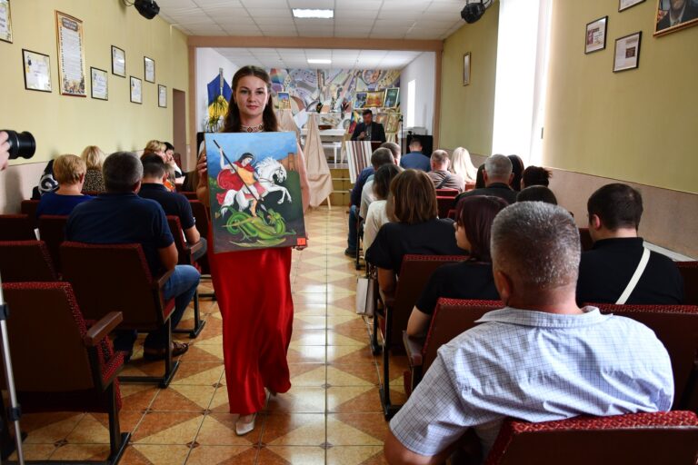 Картини, саморобки та прикраси: у Рогатині діти зібрали понад 136 тисяч на благодійному аукціоні для ЗСУ (ФОТО)