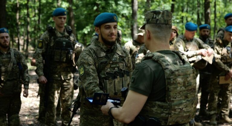 Прикарпатець Володимир Навізовський отримав “Золотий Хрест” за зупинку ворожої колони на Курщині (ФОТОФАКТ)