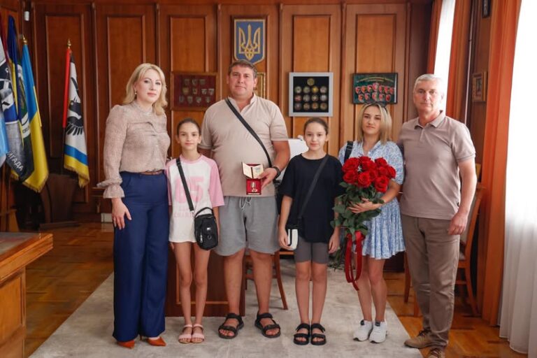 Прикарпатському воїну Артему Іварлаку вручили орден “За мужність” II ступеня