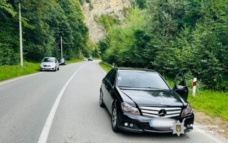 На Косівщині Mercedes збив 11-річну дівчину, її госпіталізували