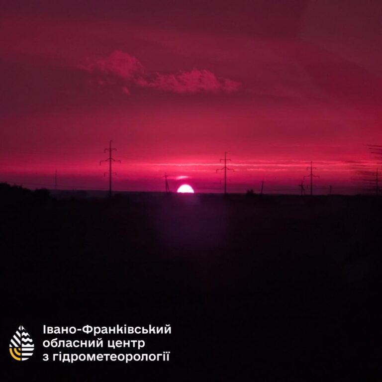 Раз на 33 місяці: над Івано-Франківськом спостерігали Чорний Місяць