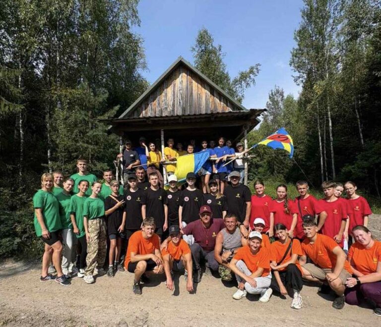 Юнаки з Прикарпаття змагалися у стрільбі та керуванні дронами в патріотичному таборі (ФОТО)