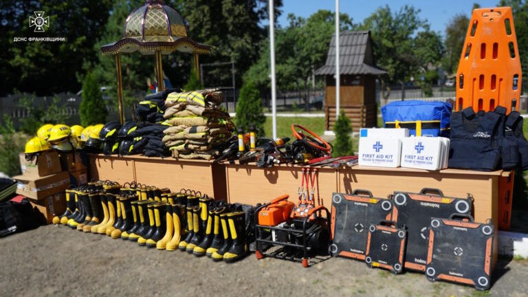Рятувальники Івано-Франківщини отримали пожежне обладнання та спорядження з Німеччини (ФОТО)