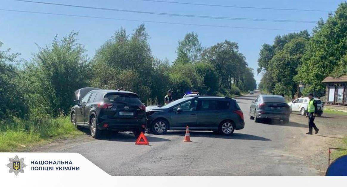 На Прикарпатті п’яний водій з підробленим посвідченням вчинив ДТП (ФОТО)