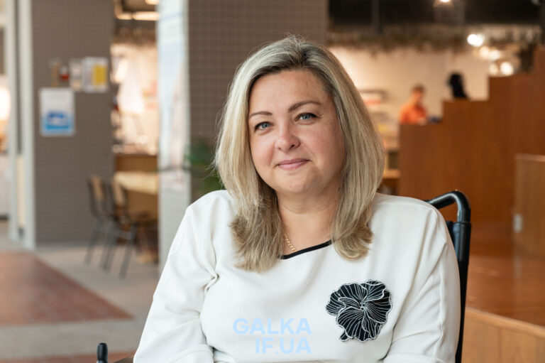 “Навіть із власним болем можна йти вперед”: історія франківки Алли Василишин, яка живе з рідкісним генетичним захворюванням (ФОТО)