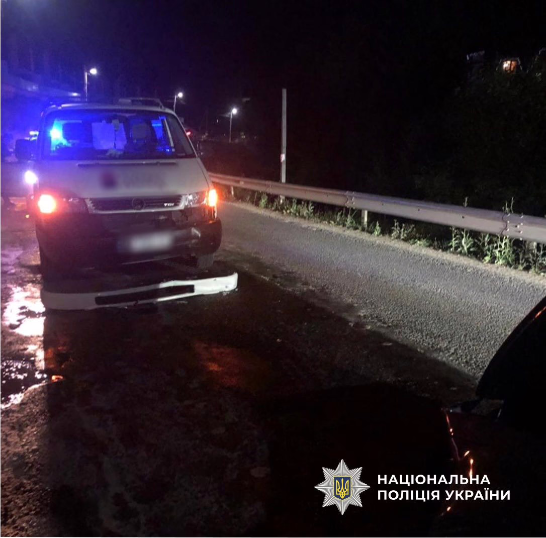 У Буковелі п’яний водій збив жінку та розбив дві машини, втікаючи з місця ДТП (ФОТО)