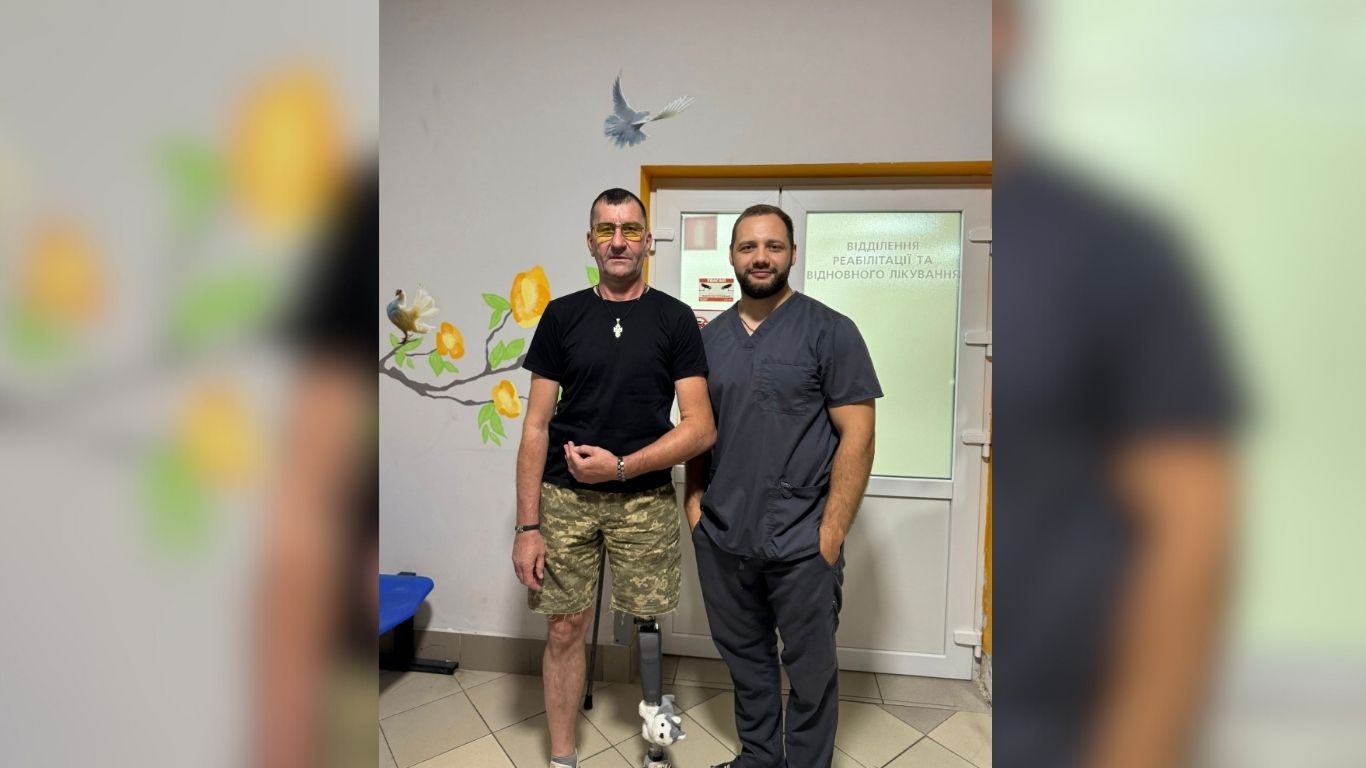 “Швидко самостійно зміг піти”: як у Франківську військовий відновлюється після ампутації ноги