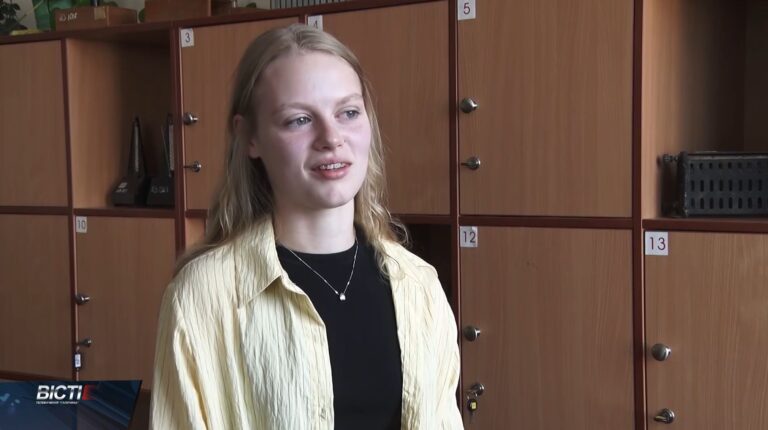 Франківська випускниця Надія Урбась склала три предмети НМТ на максимальні 200 балів (ВІДЕО)