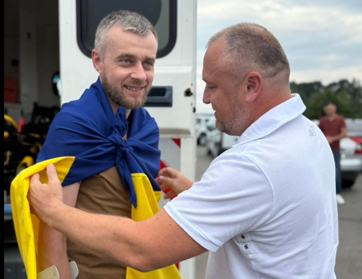 У Долину повернувся Роман Теренчин після 890 днів російського полону (ВІДЕО)