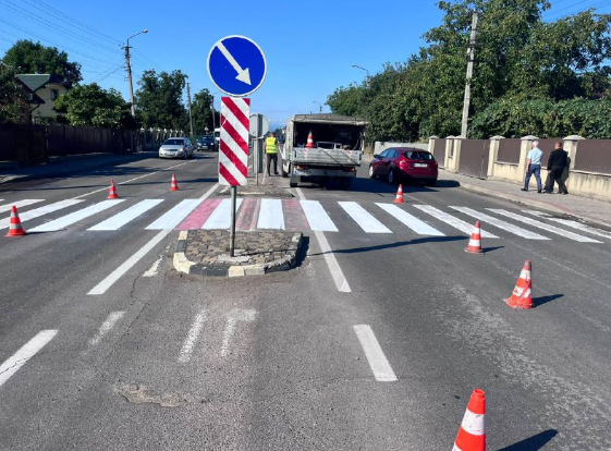 Наприкінці літа на Прикарпатті ремонтують дороги: де саме? (ФОТО)