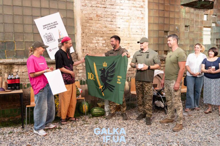 Стрільбою з лука та частуванням з вогню у Франківську відсвяткували річницю ветеранського простору “ПЕТРОС” (ФОТО)