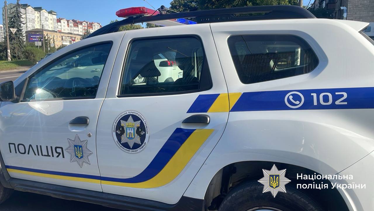 У Франківську сталася ДТП за участю службового автомобіля поліції