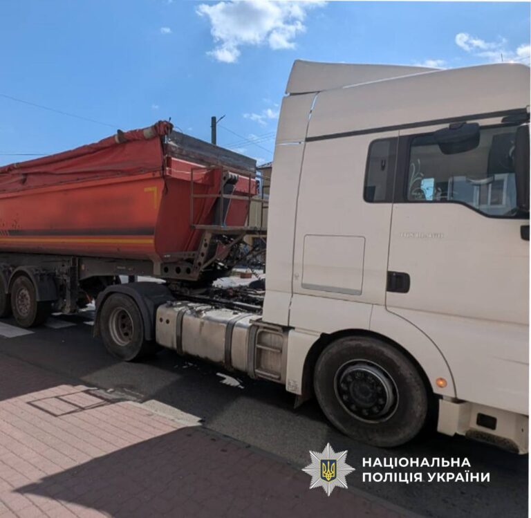У Заболотові під колесами вантажівки загинула 74-річна жінка (ФОТО)