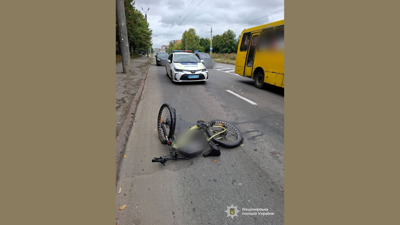 На Івасюка Kia збив велосипедистку: дівчину госпіталізували (ФОТО)