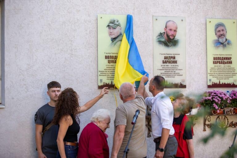 У Франківську відкрили анотаційну дошку полеглому захиснику Володимиру Цуканову (ФОТО)