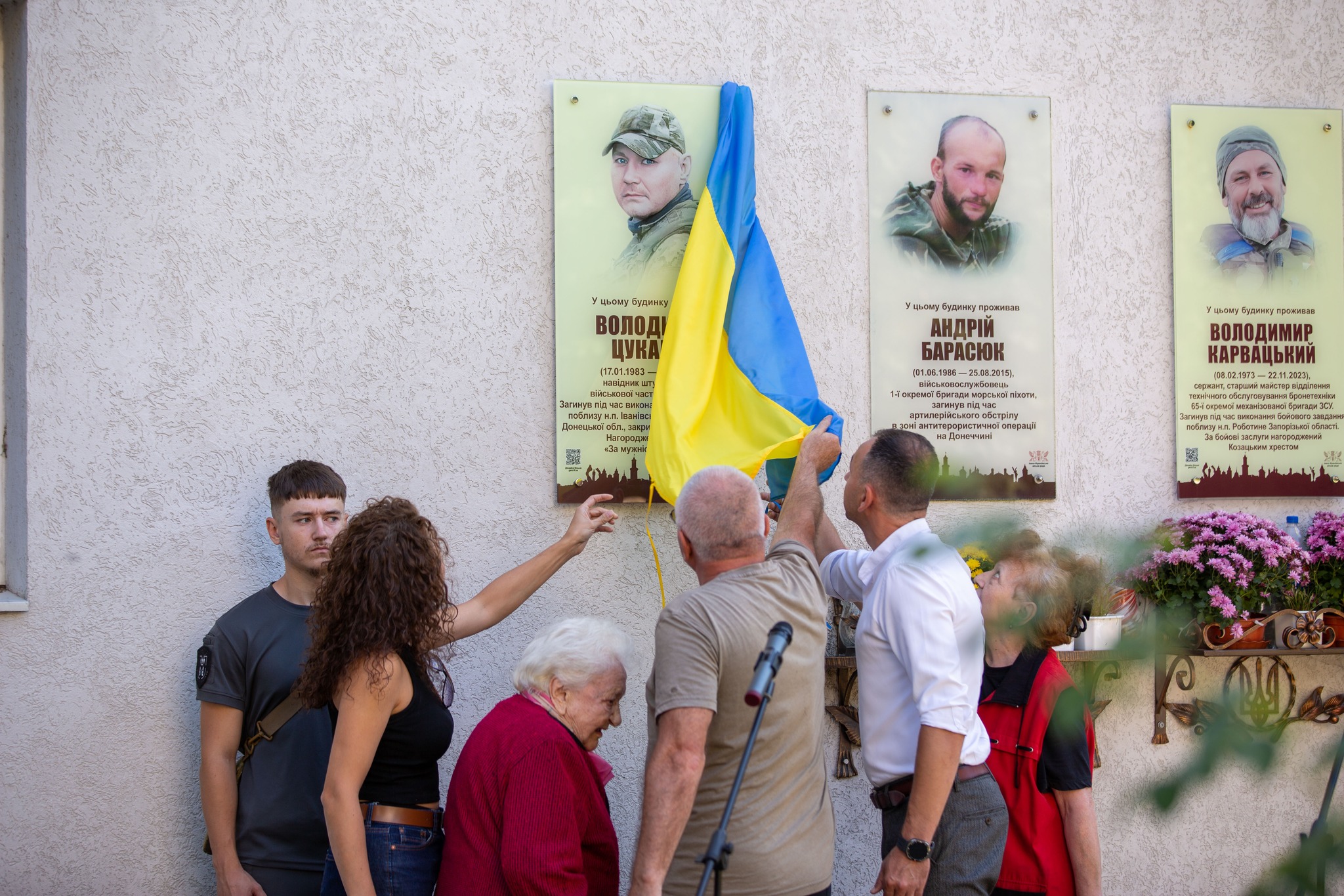 У Франківську відкрили анотаційну дошку полеглому захиснику Володимиру Цуканову (ФОТО)