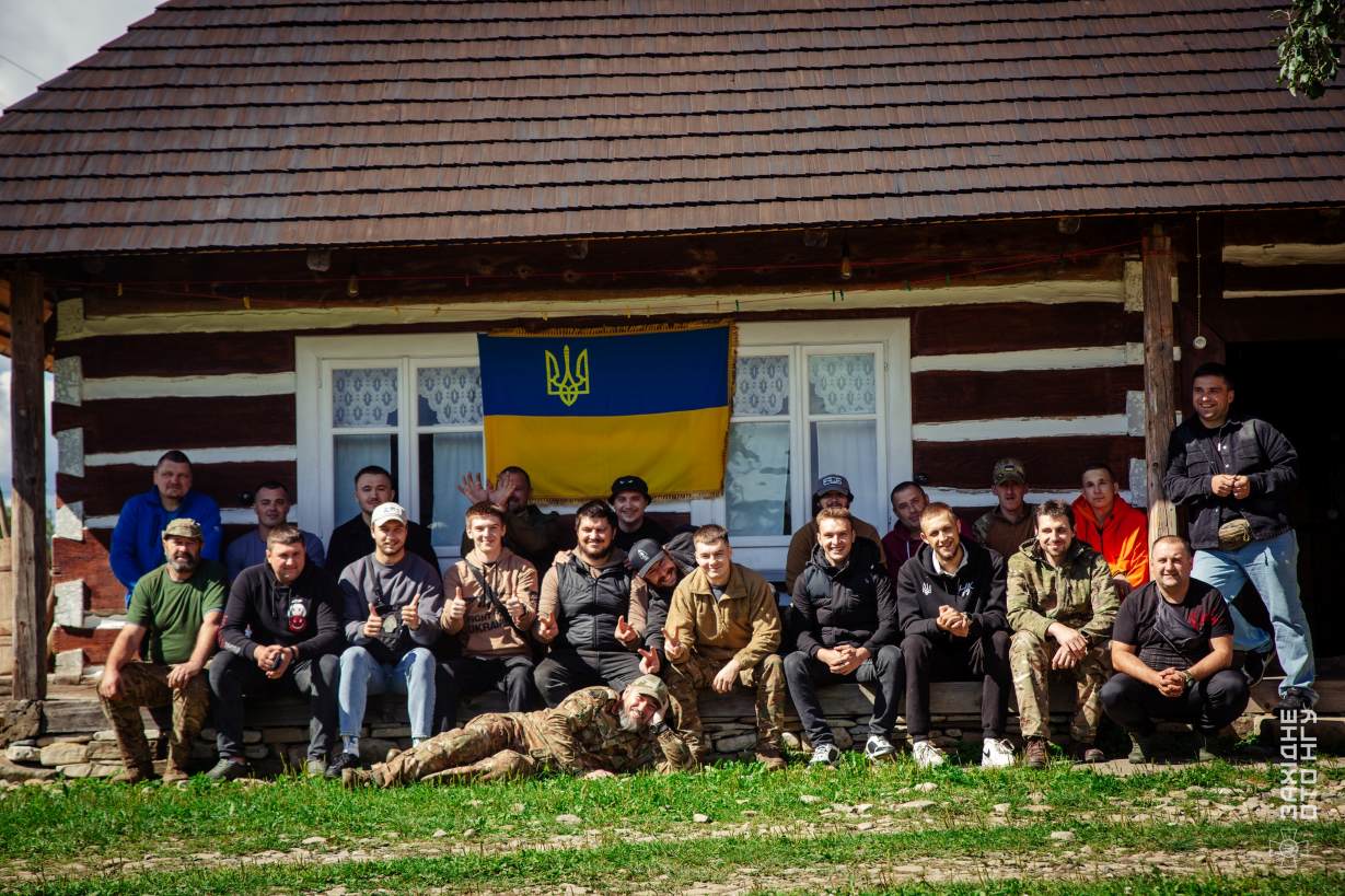 Рафтинг, кінні прогулянки, походи в гори: прикарпатські гвардійці проходять програму декомпресії після фронту