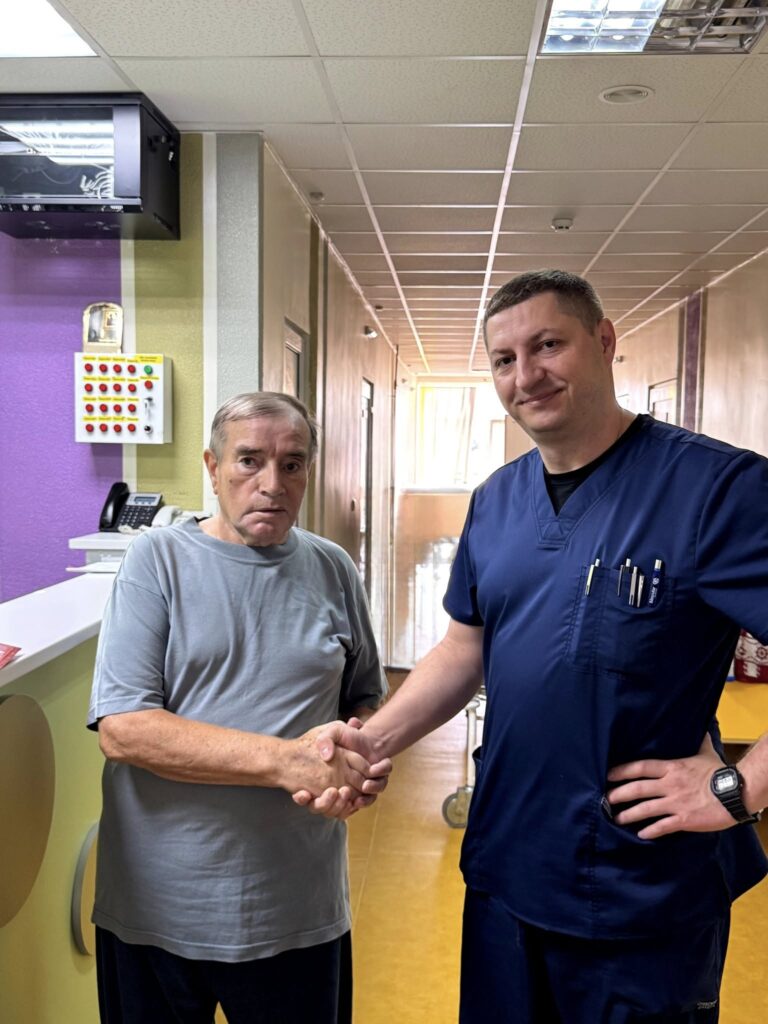 Франківські лікарі за тиждень поставили на ноги 73-річного пацієнта після інсульту