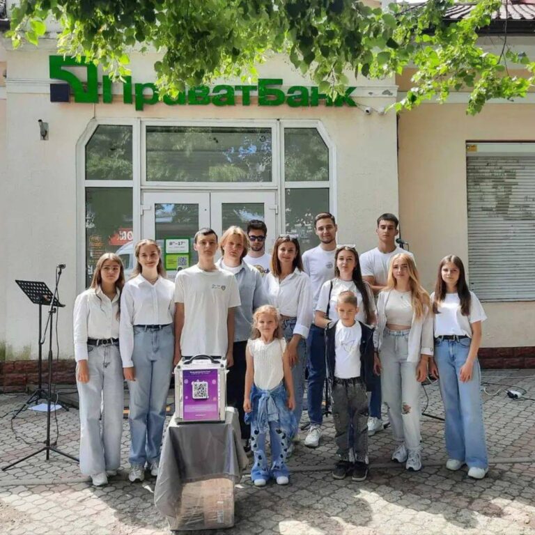 За місяць калуські митці зібрали 147 тисяч гривень для військових