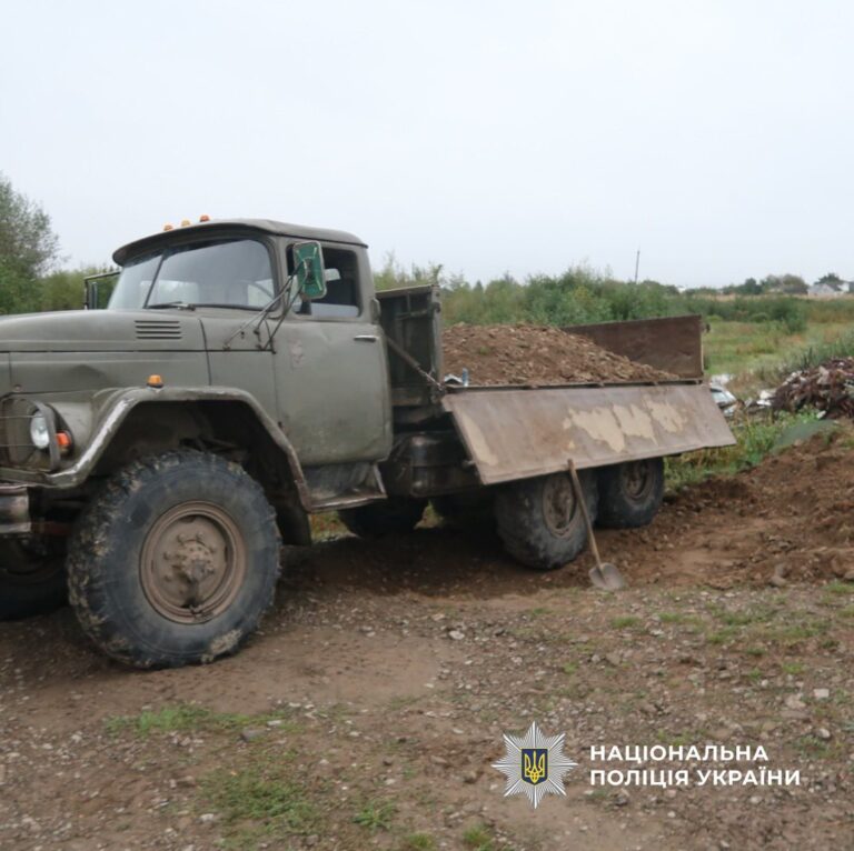 На Прикарпатті затримали чоловіка за незаконний видобуток піщано-гравійної суміші з річки (ФОТО)