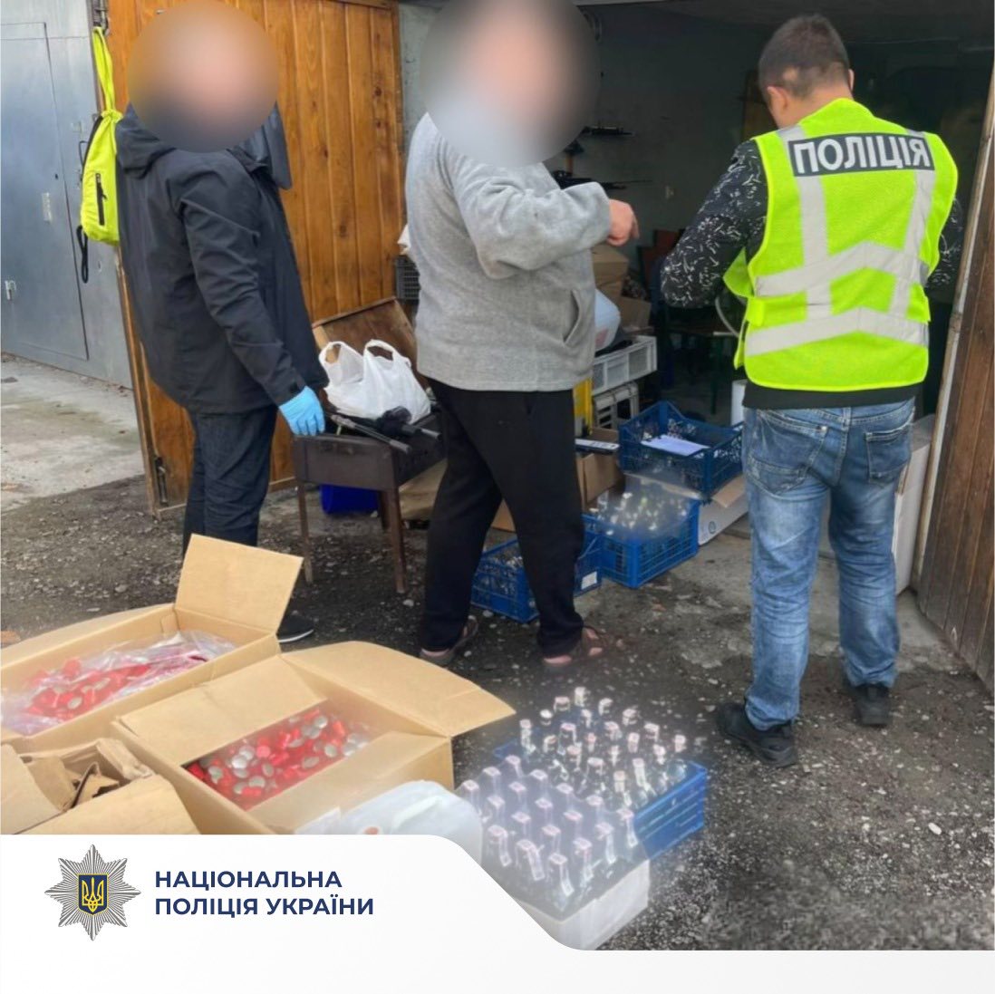 У Франківську затримали виробника фальсифікованого алкоголю, який торгував боєприпасами (ФОТО)