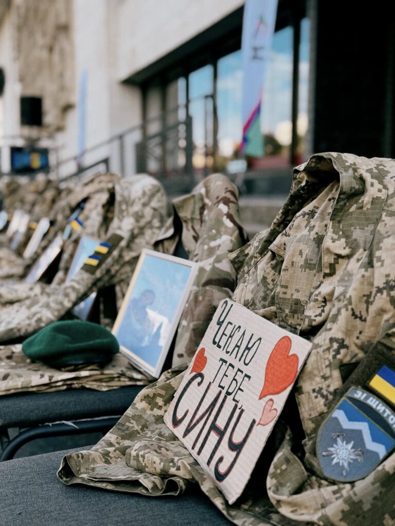 У Франківську вкотре провели акцію на підтримку полонених захисників (ФОТО)