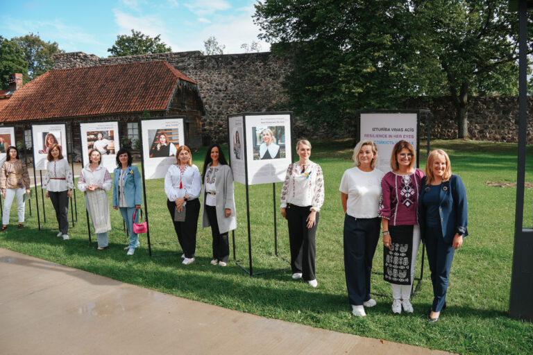 Дві підприємиці з Івано-Франківщини стали частиною міжнародної фотовиставки (ФОТО)
