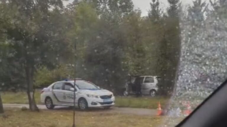 На Івасюка водій на Daewoo вилетів з дороги після ДТП і збив жінку на тротуарі (ВІДЕО)