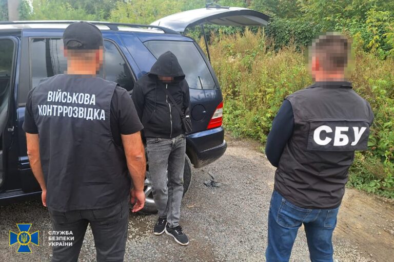 Стало відомо, який прикарпатський волонтер фігурує у справі про переправлення чоловіків за кордон