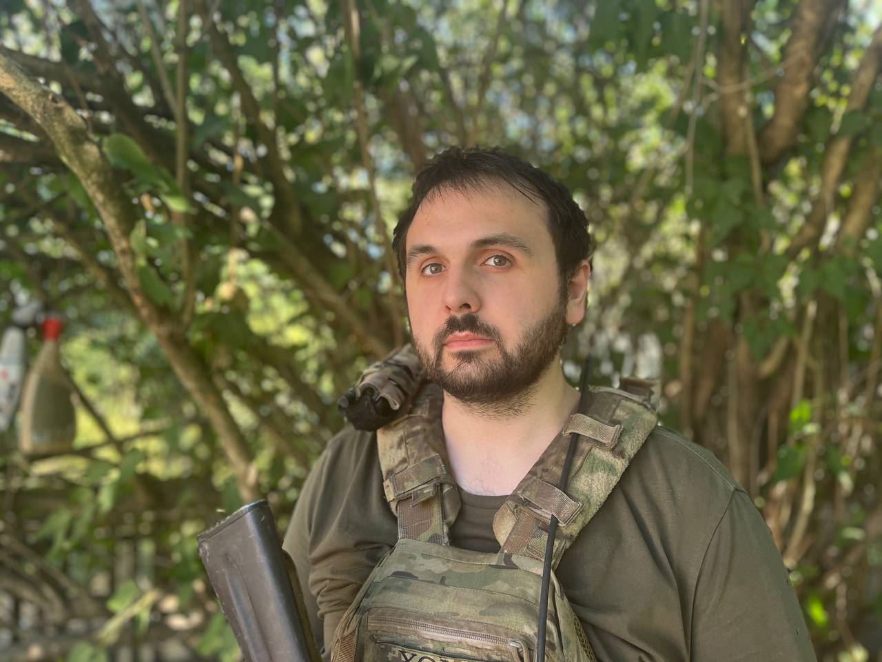“Не розумію, як можна спокійно дивитись на атаки росії і не брати активну участь із захисту рідної землі”, — прикарпатський воїн Петро Надурак
