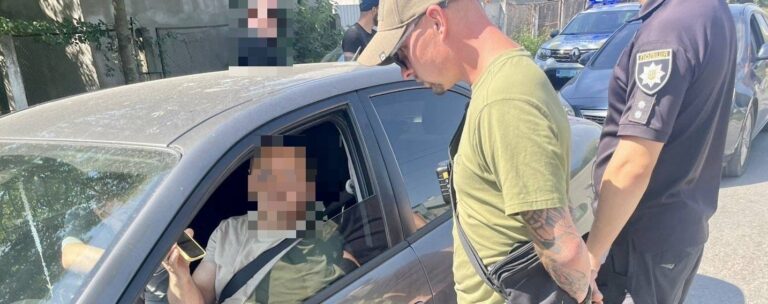 Прикарпатські військові ТЦК показали, як працюють з бодікамерами під час вручення повісток (ФОТО)