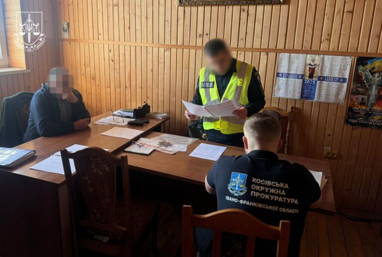 Дев’ять лісових чиновників Прикарпаття незаконно нарубали дерев на 721 мільйон гривень – прокуратура (ФОТО)