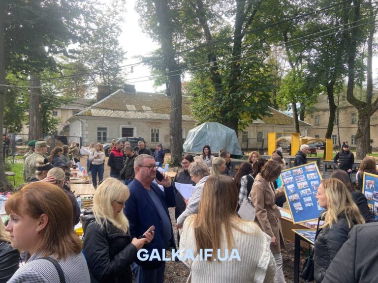 Ветерани Прикарпаття презентували свій бізнес на ярмарку біля Палацу Потоцьких (ФОТО)