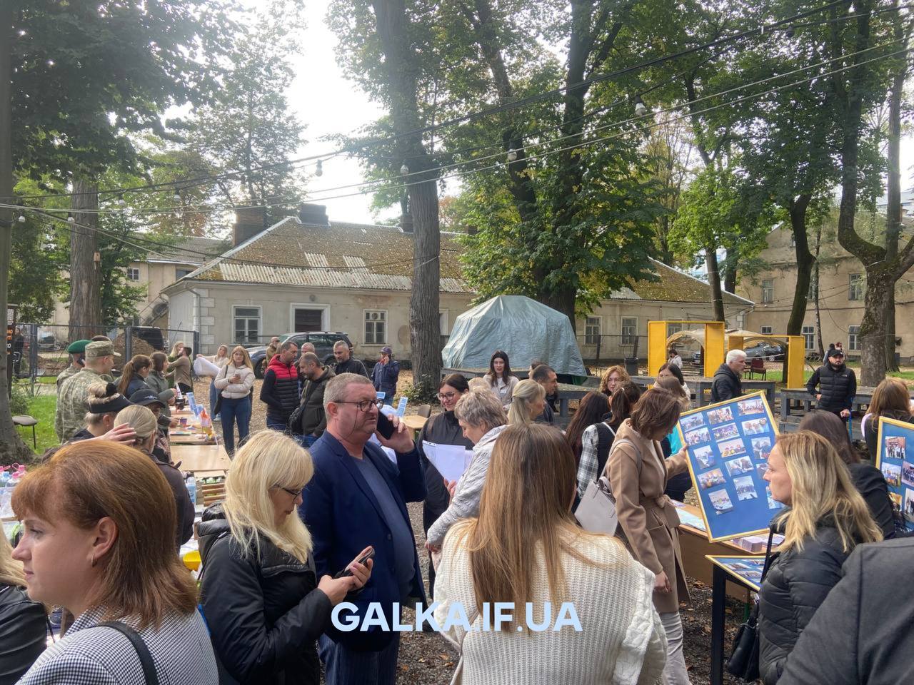 Ветерани Прикарпаття презентували свій бізнес на ярмарку біля Палацу Потоцьких (ФОТО)
