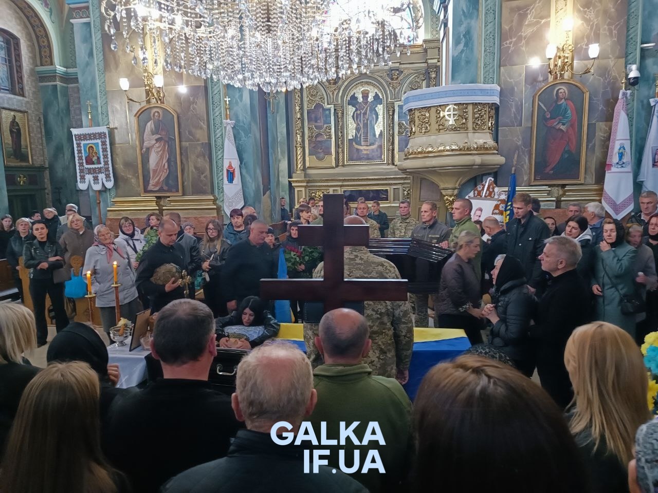Сотні франківців прощалися з розвідником Романом Веркальцем (ФОТО)