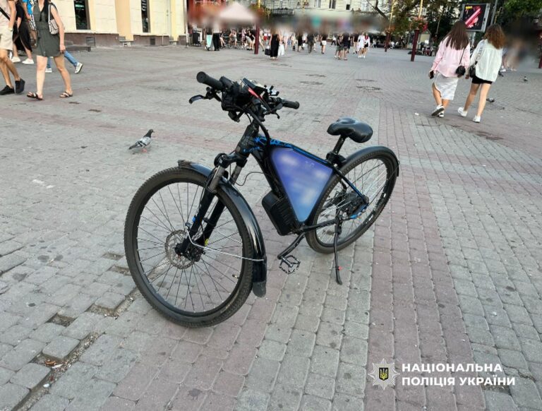 “Місто перетворились в суцільну велодоріжку”: франківці про збиття дитини велосипедистом у центрі
