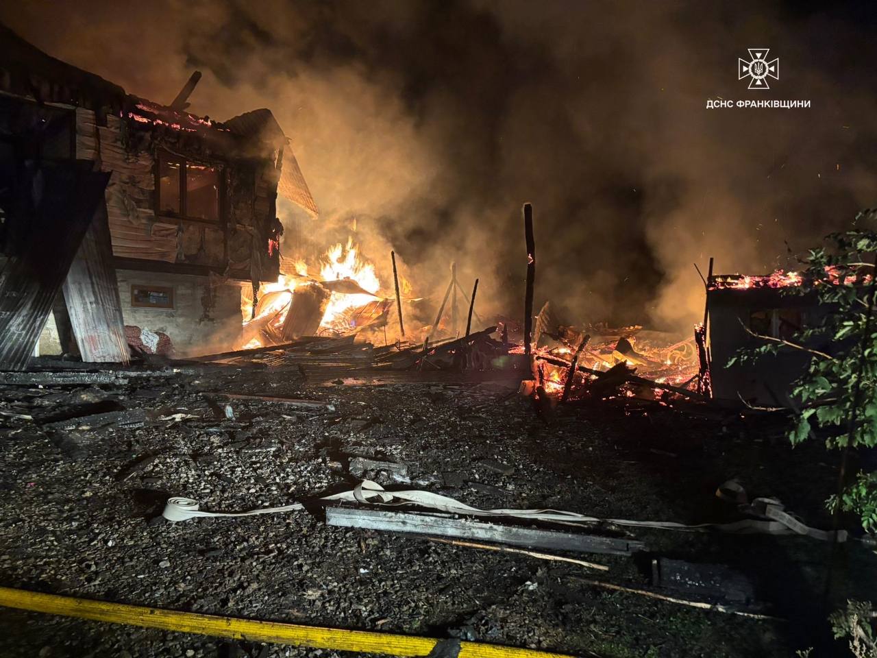 На Коломийщині горів будинок: постраждали четверо людей (ФОТО)