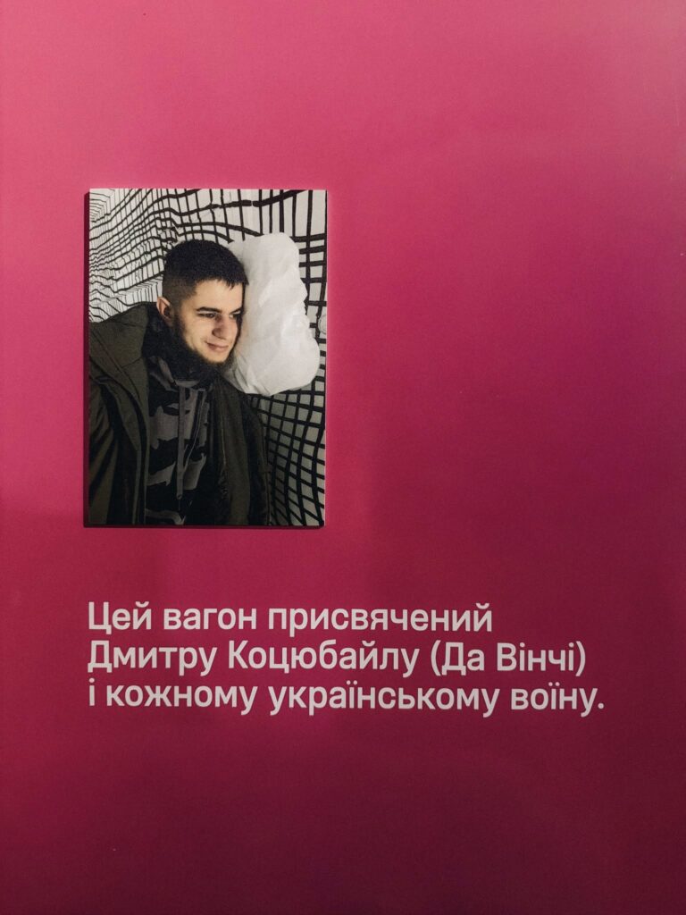 Дмитру (Да Вінчі) Коцюбайлу присвятили артоб’єкт на масштабній виставці Ukraine WOW (ФОТО)