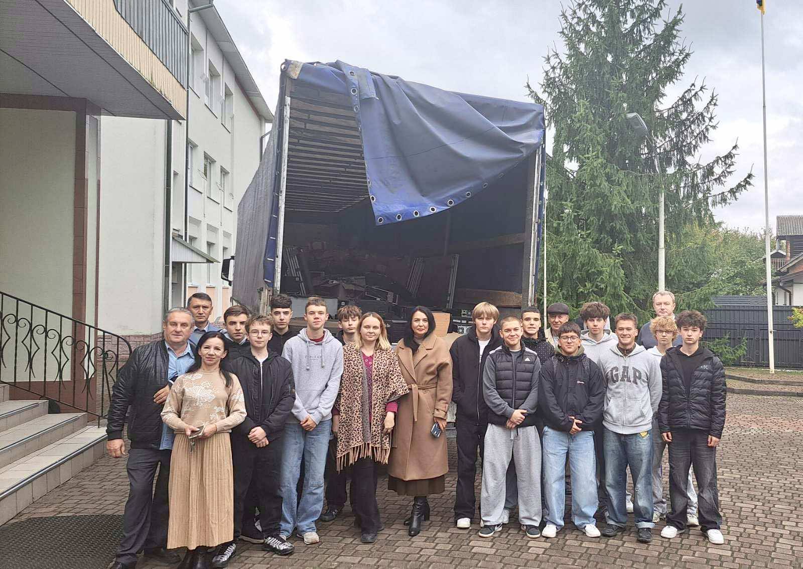 До Калуша привезли обладнання з освітніх закладів Донеччини для тимчасового зберігання (ФОТО)