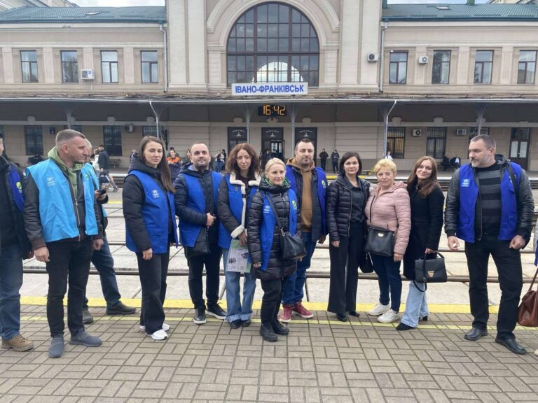 На Прикарпаття прибули 15 евакуйованих донеччан з прифронтових громад (ФОТО)
