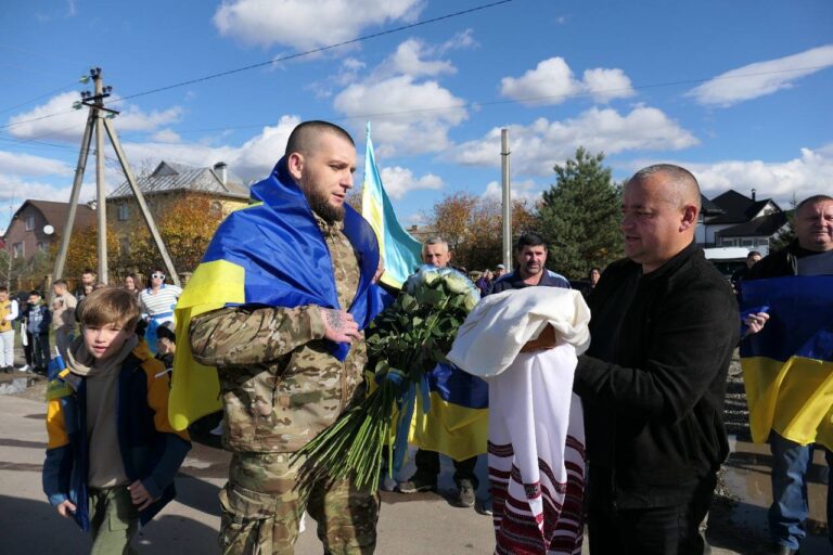 410 днів полону: на Прикарпаття повернувся військовий Михайло Миндюк