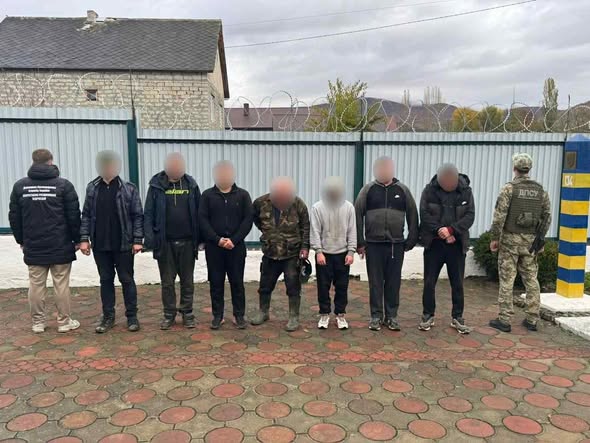 Сімох чоловіків затримали під час спроби перейти кордон до Румунії: серед них – прикарпатець (ВІДЕО)