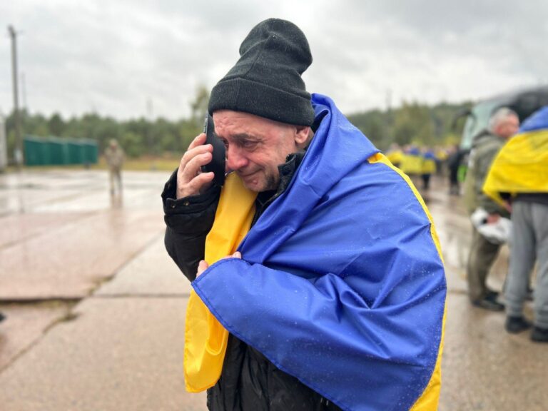 205 військових та цивільних повернулися з російського полону – більшість утримували з 2022 року