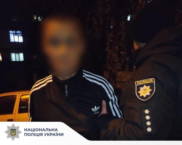 У Франківську чоловік завдав дружині численних ножових поранень і втік (ФОТО)