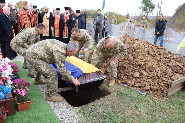 На Ямниччині поховали захисника Івана Микитина, який загинув під Бахмутом (ФОТО)